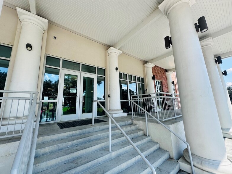 More Photos Of 4117 Woodland Dr, New Orleans Dormitory For Sale