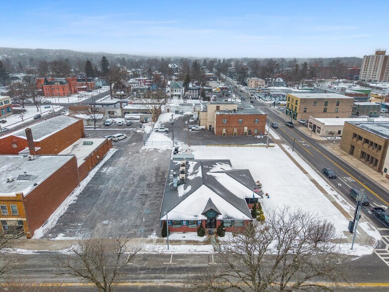 More Photos Of 212 Main St, Oneida General Retail For Sale