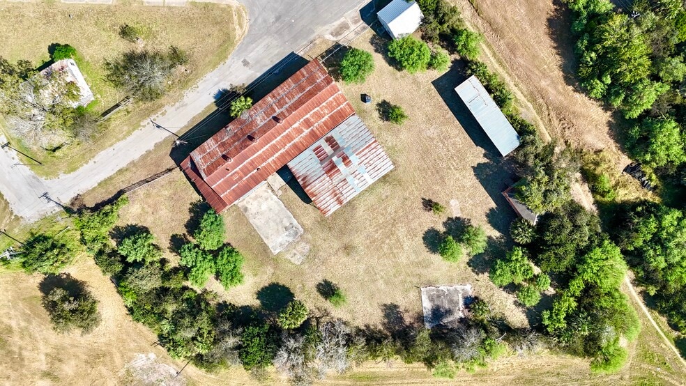 More Photos Of 305 W Houston St, Beeville Warehouse For Sale
