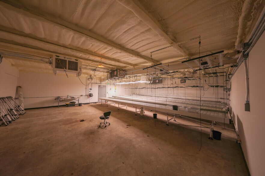 More Photos Of 700 N Main St, Lexington Warehouse For Lease