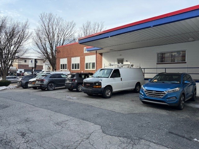 More Photos Of 826 Monocacy St, Bethlehem Showroom For Lease