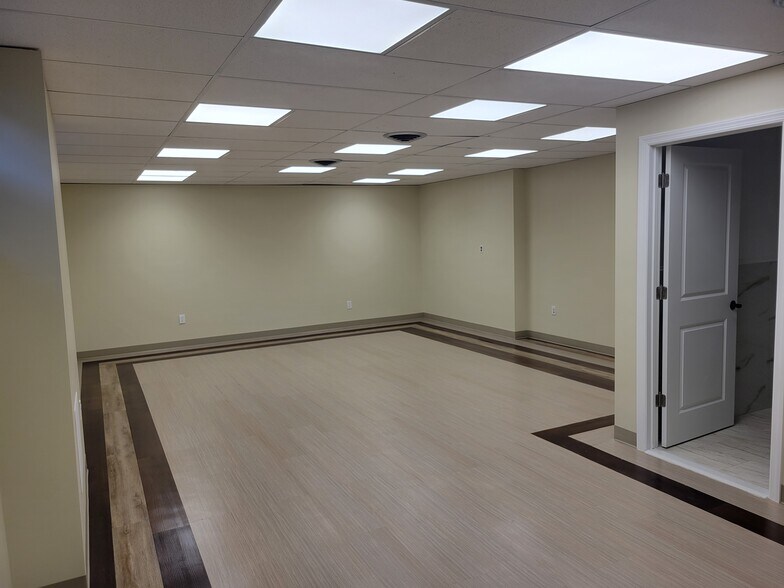 More Photos Of 160 Commack Rd, Commack Medical For Lease