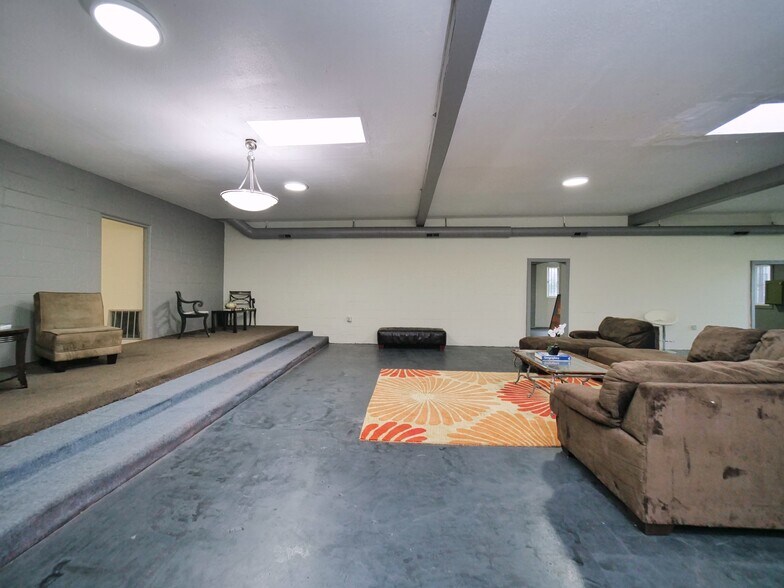 More Photos Of 9614-9616 MacArthur Blvd, Oakland Specialty For Sale