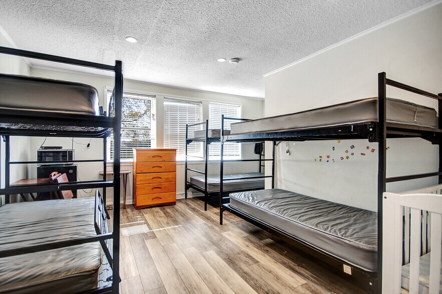 More Photos Of 4951 Jenkins Ave, North Charleston Office For Sale