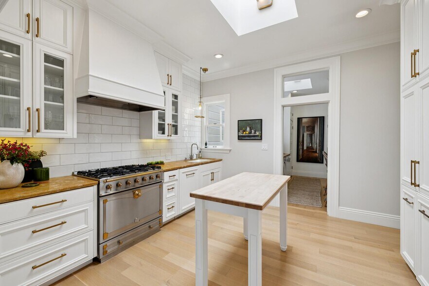 More Photos Of 3463 Sacramento St, San Francisco Storefront Retail Residential For Sale