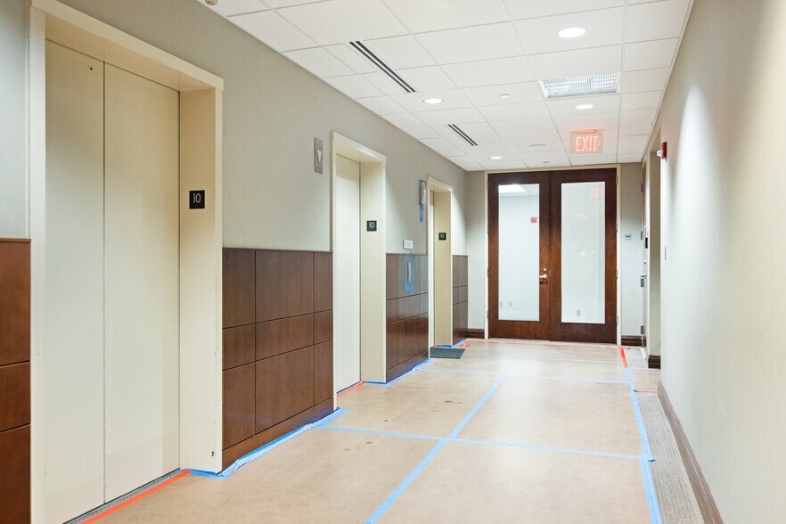 More Photos Of 1400 Centrepark Blvd, West Palm Beach Office For Lease