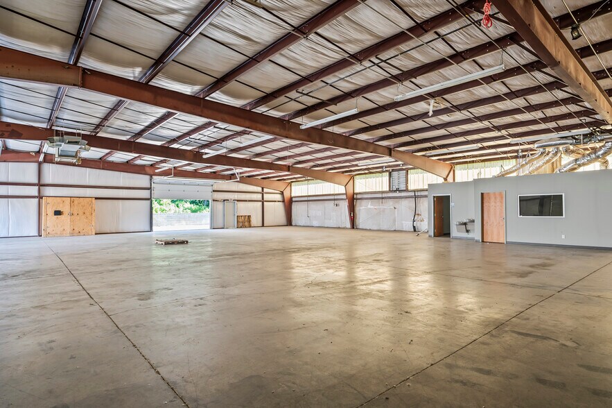 More Photos Of 10490 N NC Highway 150, Clemmons Flex For Sale