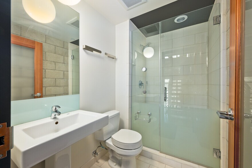 More Photos Of 3450 Cahuenga Blvd W, Los Angeles Office Residential For Lease