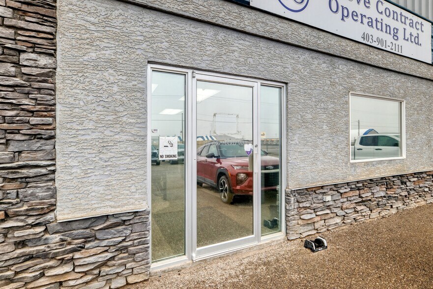 More Photos Of 116 Orchard Way, Strathmore Service For Lease