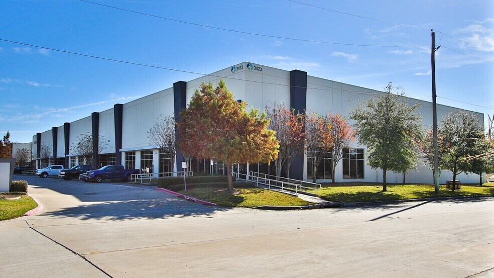 More Photos Of 3423 N Sam Houston Pky W, Houston Unknown For Lease