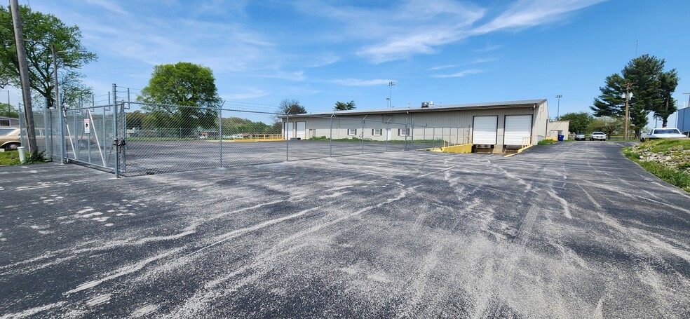 Primary Photo Of 1011 Veterans Memorial Ln, Bowling Green Warehouse For Lease