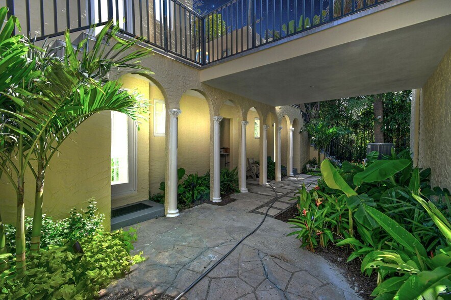 More Photos Of 212 Oleander Ave, Palm Beach Apartments For Sale