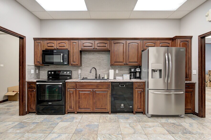 More Photos Of 6308 NW 39th Expy, Bethany Freestanding For Sale
