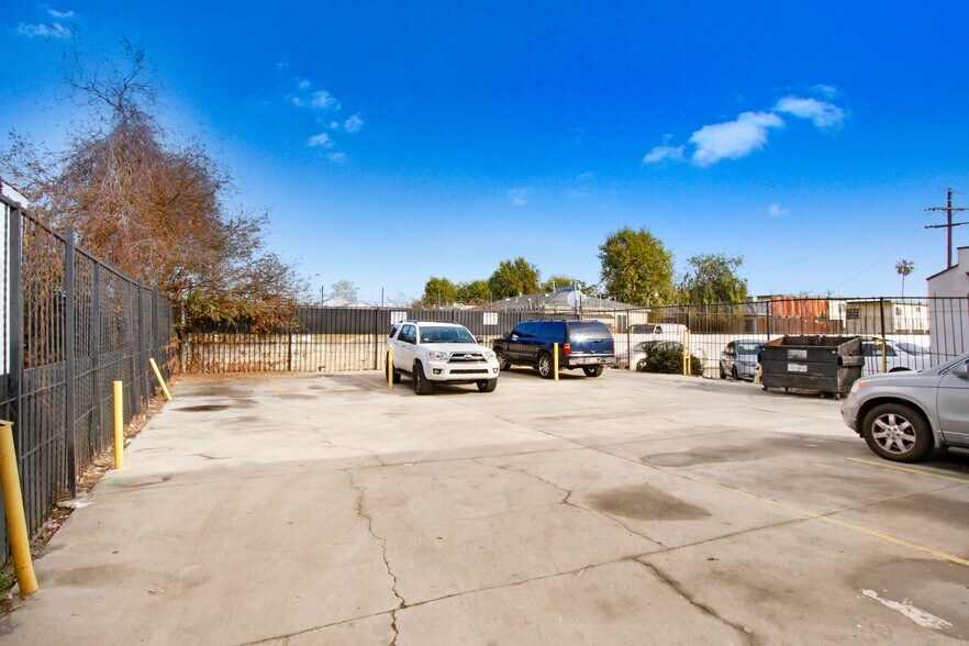 More Photos Of 811 W 97th St, Los Angeles Apartments For Sale