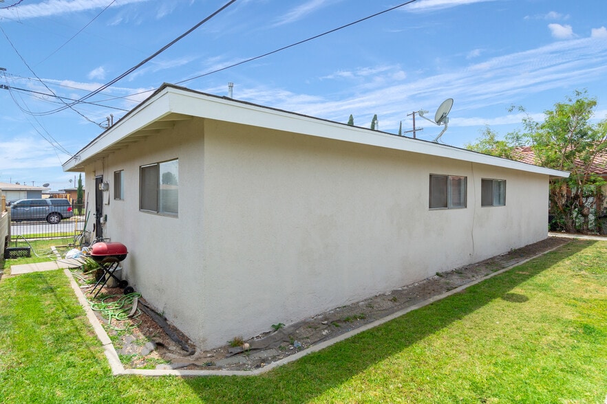 More Photos Of 412 W Ramona Dr, Rialto Multifamily For Sale