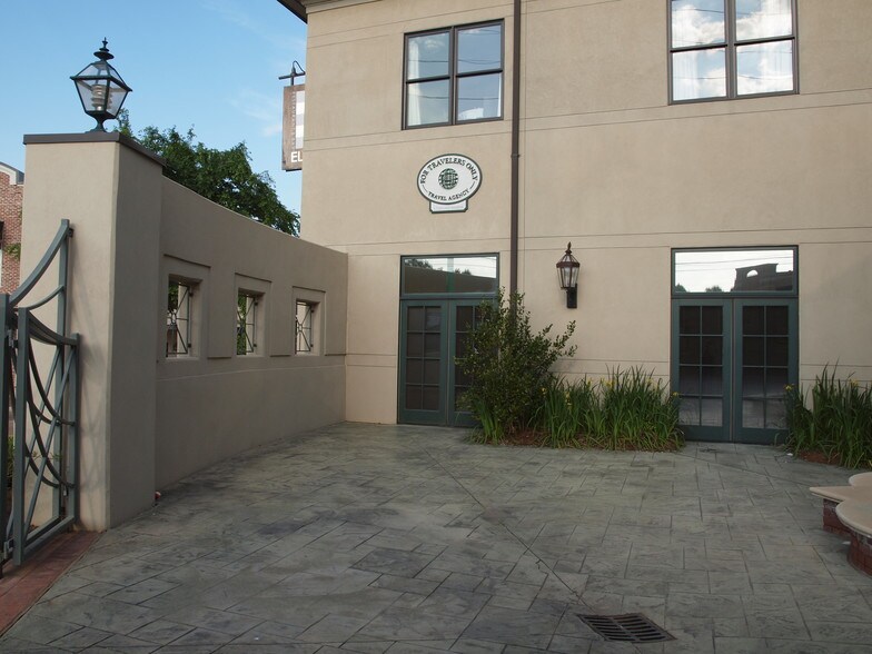 More Photos Of 113-115 W Jackson Ave, Ridgeland Unknown For Lease