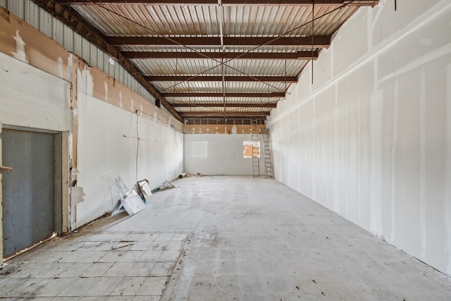 More Photos Of 5472-5486 Southern Maryland Blvd, Lothian Storefront For Sale