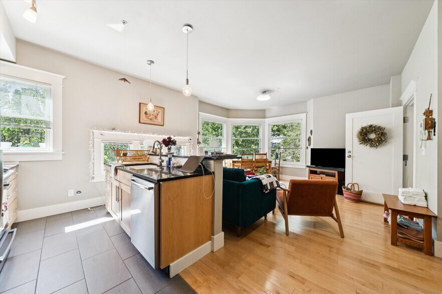 More Photos Of 2520 SE Madison St, Portland Apartments For Sale