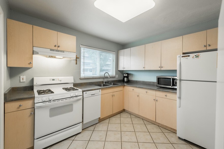 More Photos Of 2525-2527 S University Blvd, Denver Apartments For Sale