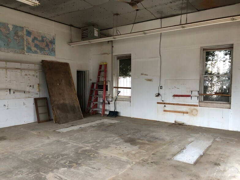 More Photos Of 8 Migeon Ave, Torrington Auto Repair For Sale