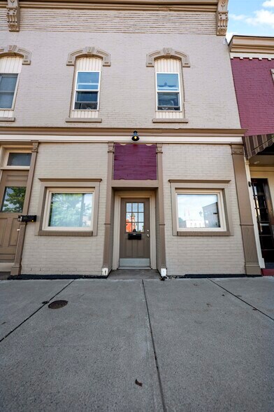 Primary Photo Of 21 Public Sq, Holley Storefront Retail Residential For Lease