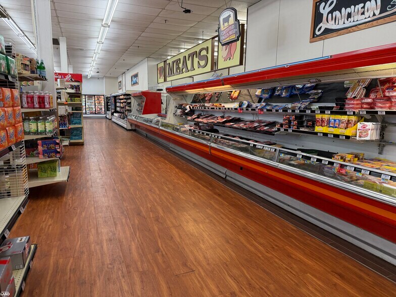More Photos Of 1017 13th St, Auburn General Retail For Sale