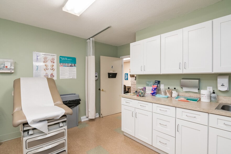 More Photos Of 860 Boston Rd, Springfield Medical For Sale