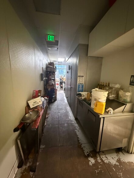 More Photos Of 28 N Los Robles Ave, Pasadena Storefront For Lease