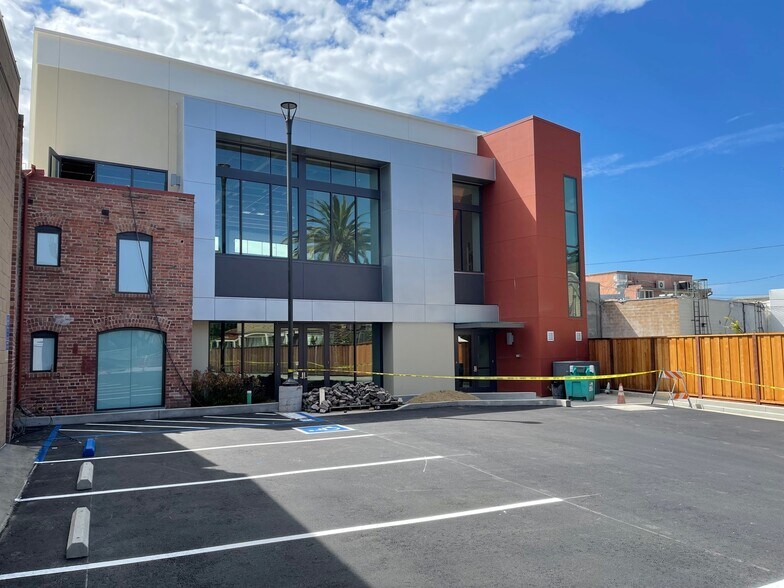More Photos Of 925 Main St, Redwood City General Retail For Lease