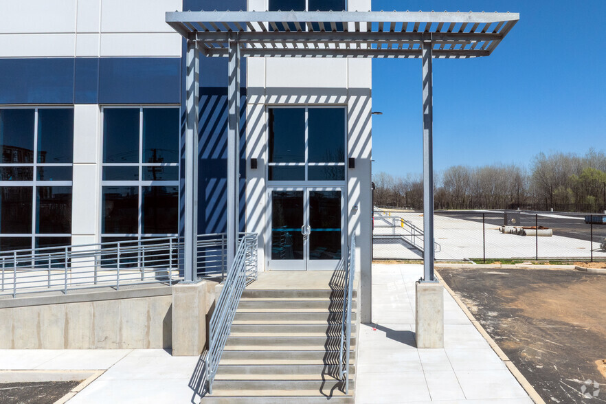 More Photos Of 332 S 17th St, Camden Distribution For Lease