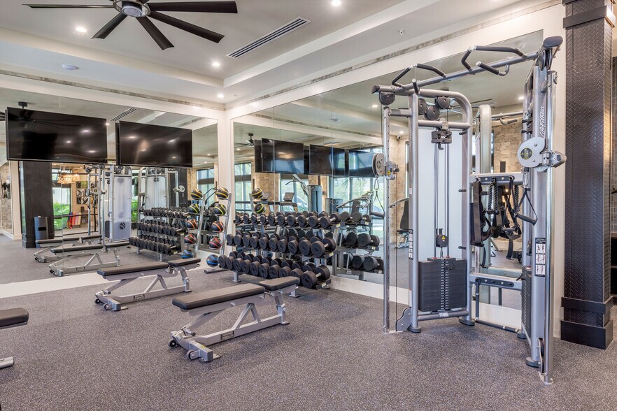 More Photos Of 8205 Commerce, Miami Lakes Apartments For Lease