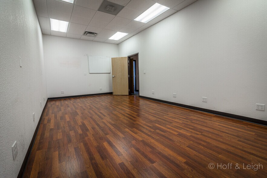More Photos Of 4615 Town Center Dr, Colorado Springs Warehouse For Lease
