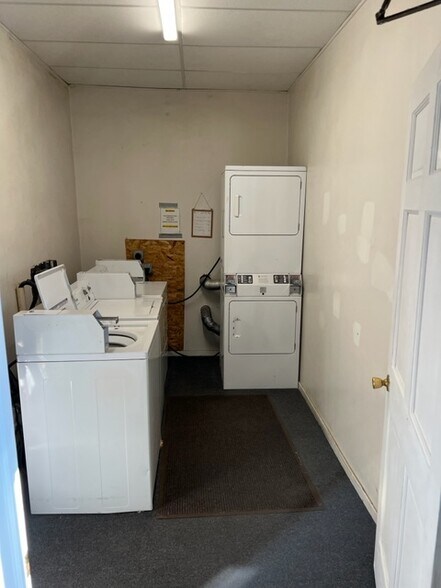 More Photos Of 506 Forest Home Dr, Francis Creek Apartments For Sale
