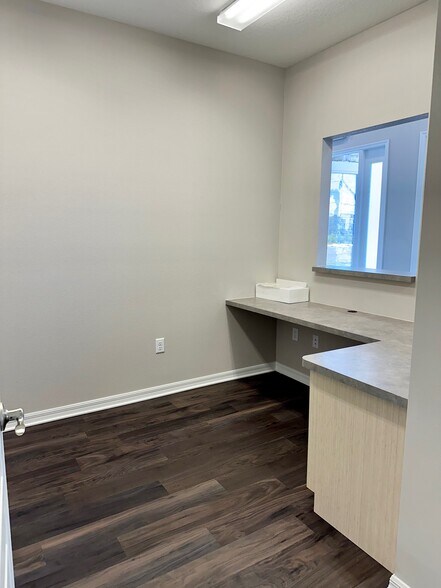 More Photos Of 10015-10017 Leather Fern Ln, Riverview Medical For Lease