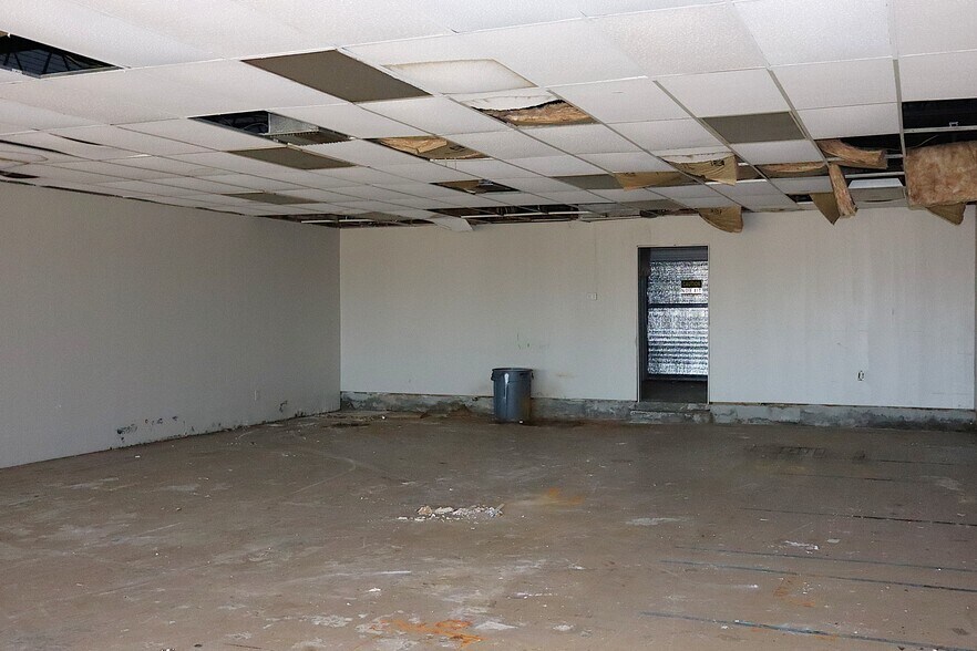 More Photos Of 501 Plaza Dr, Enterprise Storefront Retail Office For Sale