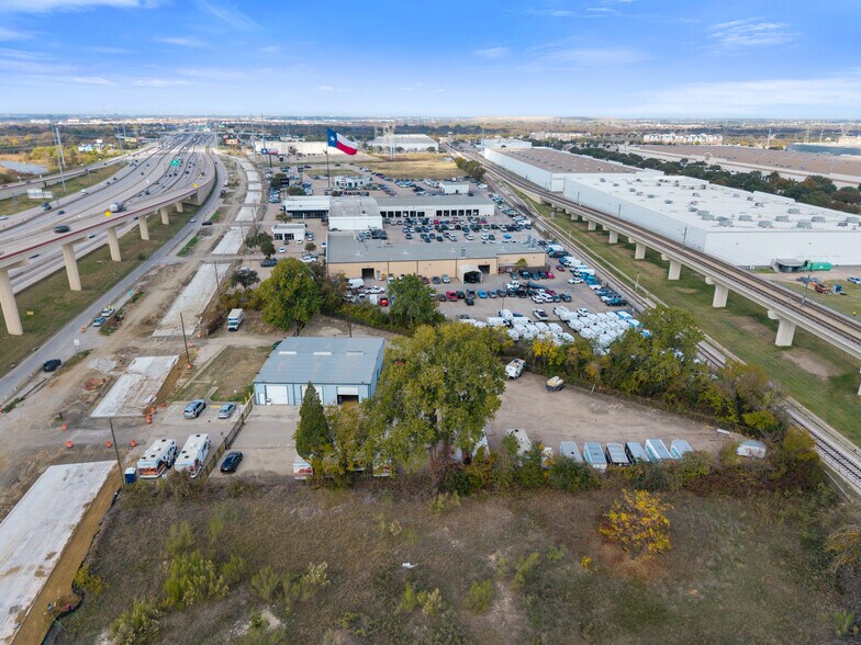 More Photos Of 2630 N Interstate 35E, Carrollton Service For Lease