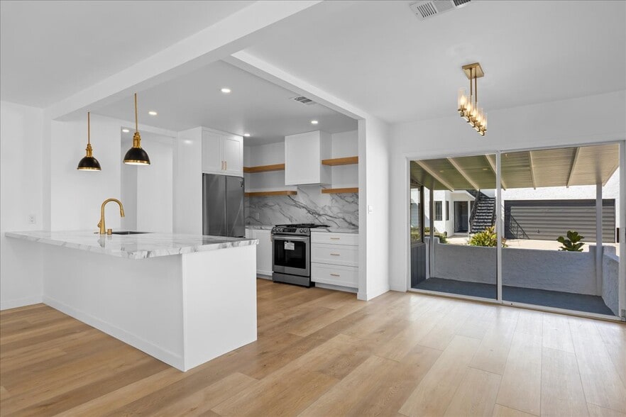 More Photos Of 2218 24th St, Santa Monica Apartments For Sale