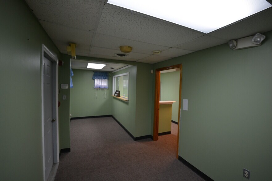 More Photos Of 7836 Oakwood Rd, Glen Burnie Office For Sale