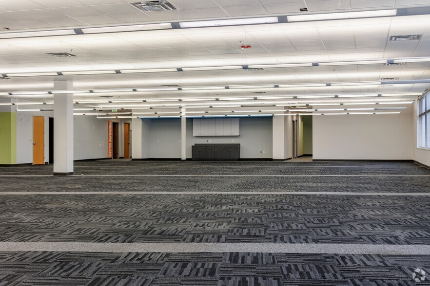 More Photos Of 7475 S Joliet St, Englewood Flex For Lease