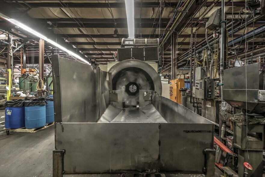 More Photos Of 15 Container Dr, Terryville Manufacturing For Sale