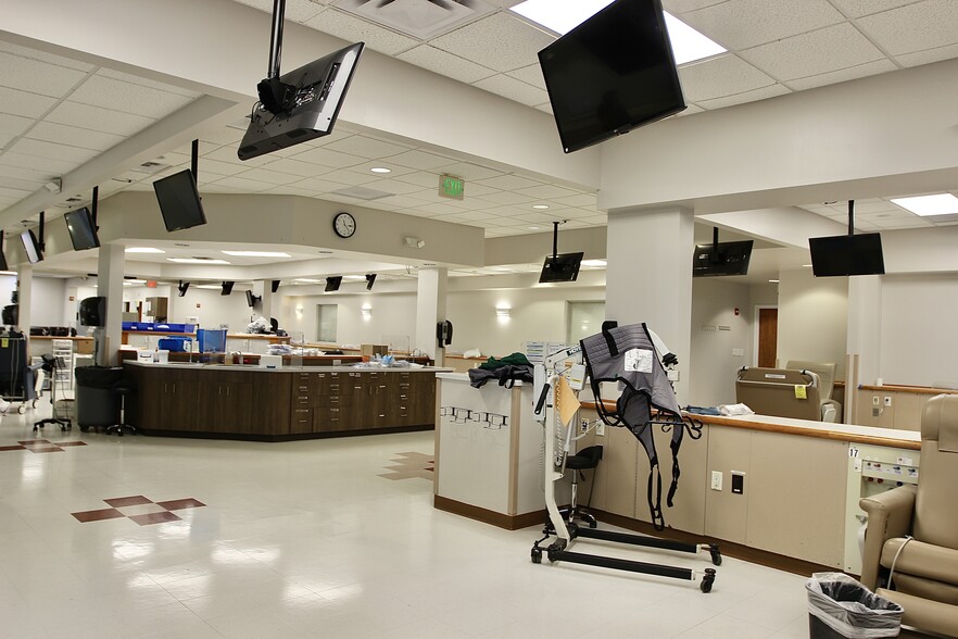 More Photos Of 650 34th St S, Saint Petersburg Medical For Sale