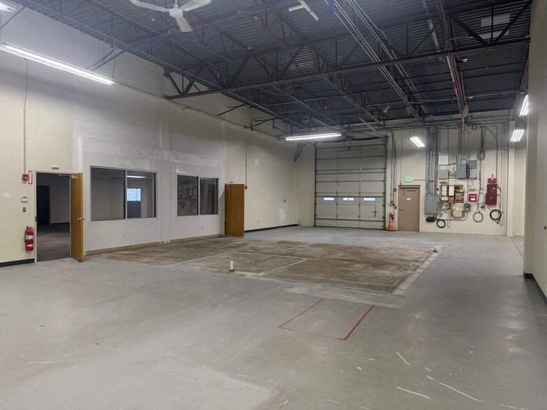 More Photos Of 417-445 Fernhill Ave, Fort Wayne Warehouse For Lease