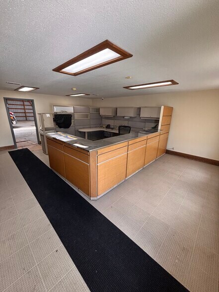 More Photos Of 804 SE 30th St, Des Moines Warehouse For Lease