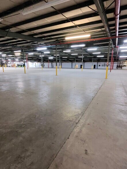 More Photos Of 1301 East Ave, Carrizo Springs Warehouse For Lease