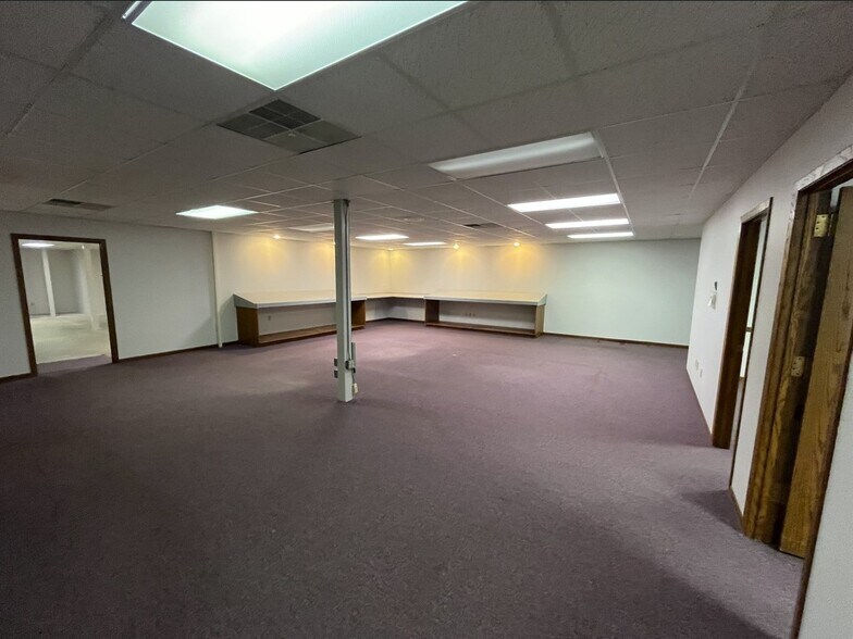 More Photos Of 115 E Conant St, Portage Office For Sale