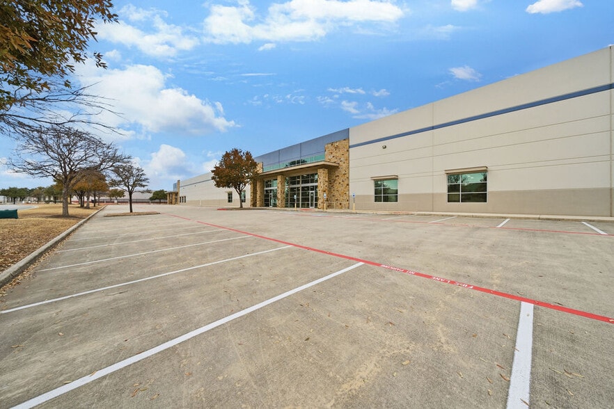 More Photos Of 5500 Mid Cities, Schertz Warehouse For Lease