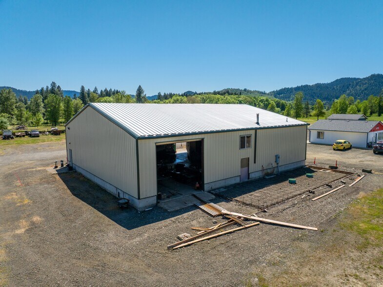 More Photos Of 215 Lawson Ln, Tenmile Warehouse For Sale