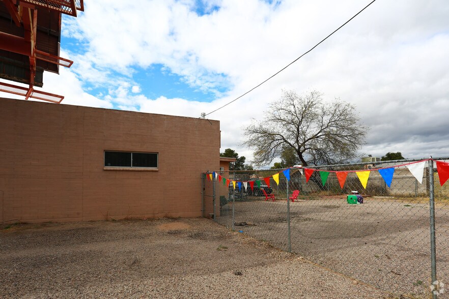 More Photos Of 2801 E Grant Rd, Tucson Freestanding For Lease