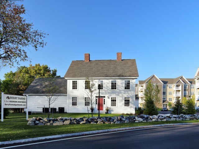 More Photos Of 4 Berry St, North Andover Apartments For Lease