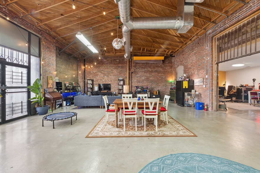 More Photos Of 6215 S San Pedro St, Los Angeles Mixed Retail For Sale